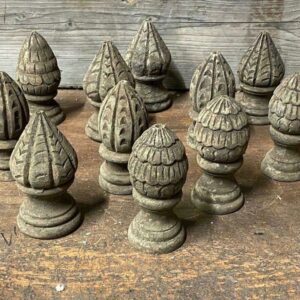 Oud houten ornament