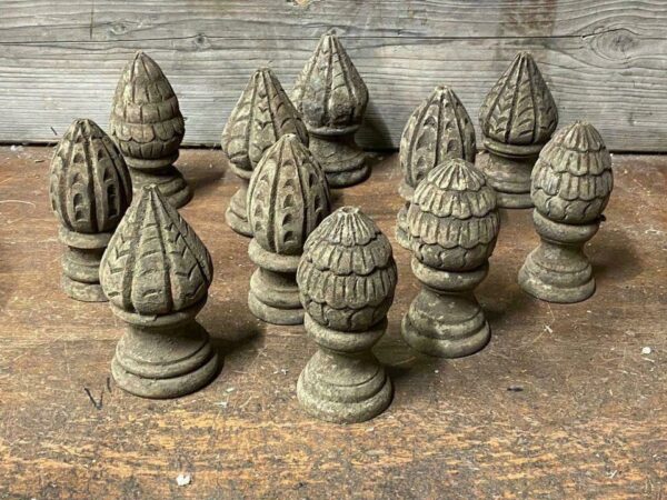 Oud houten ornament
