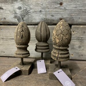 Ornament op statief hout