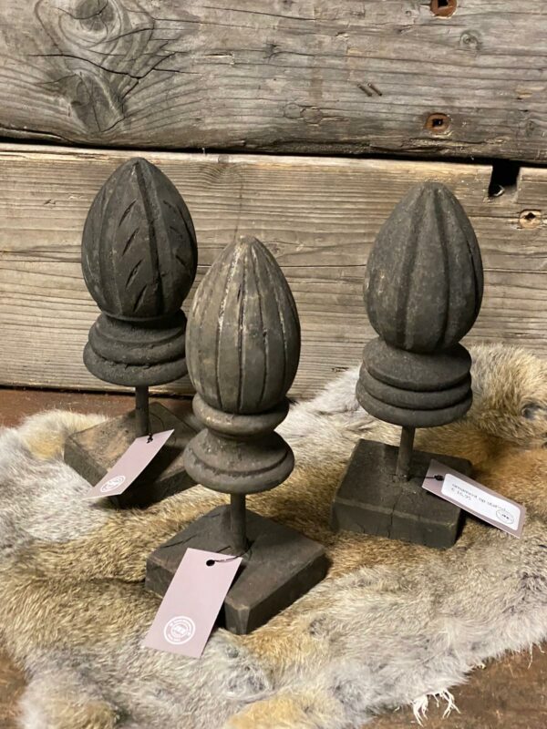Ornament op statief dark grey look