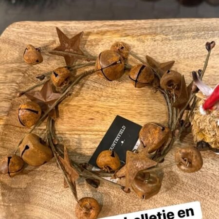 Roestkrans met belletjes