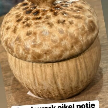 Potje aardewerk eikel